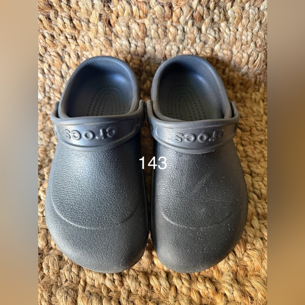 CROCS Slip-On Slippers - Black sz 4M 6W casual longwear comfty